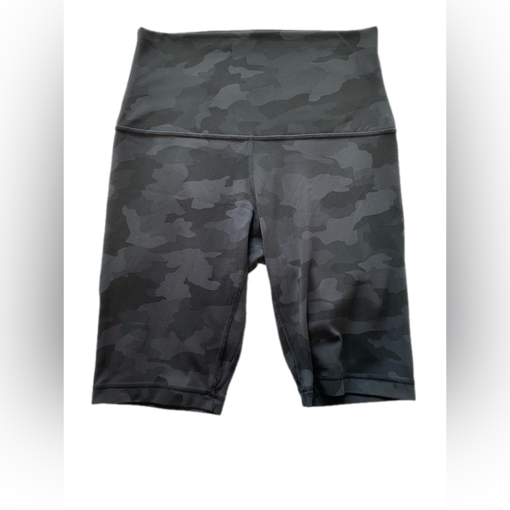 Lululemon Align Super High Rise Short *10"
Incognito Camo Multi Grey 10
